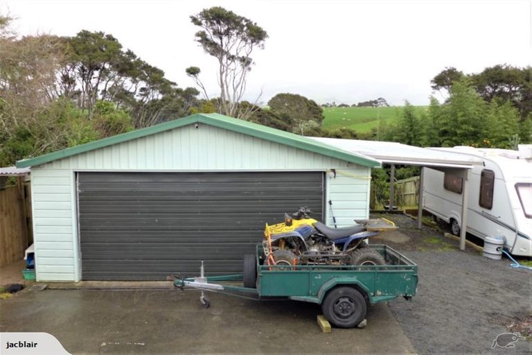 Photo of property in 64 Bays Road, Orere Point, Papakura, 2585