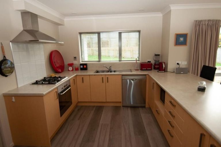 Photo of property in 48 Te Puia Drive, Aotea, Porirua, 5024