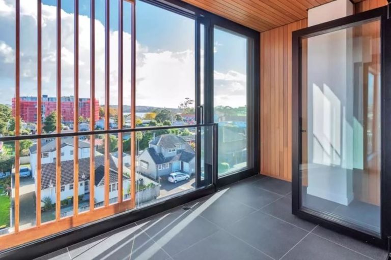 Photo of property in Frank Sargeson Apts, 504/74 Anzac Street, Takapuna, Auckland, 0622