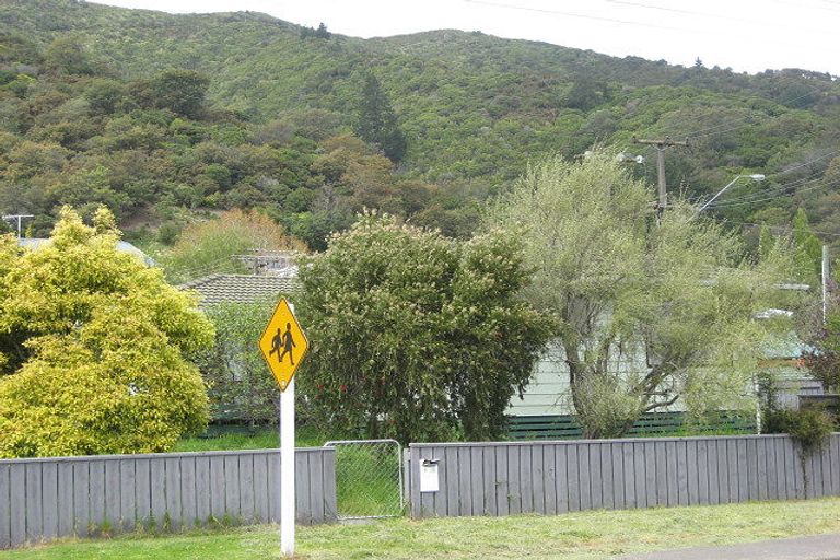 Photo of property in 136 Waikawa Road, Picton, 7220