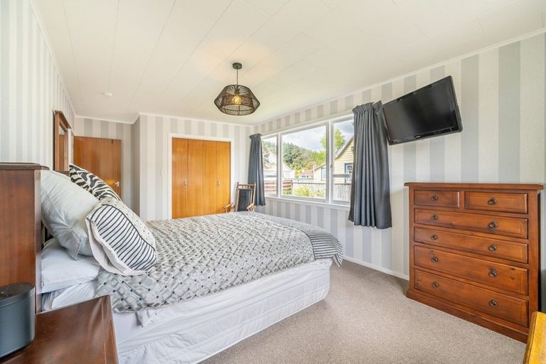 Photo of property in 3 Maoribank Grove, Brown Owl, Upper Hutt, 5018