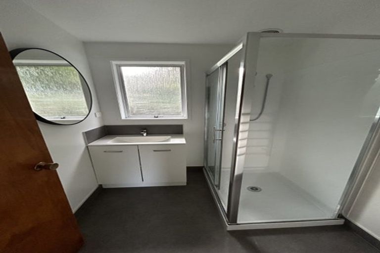 Photo of property in 44 Easton Park Parade, Glenfield, Auckland, 0629