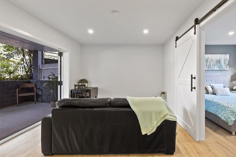 Photo of property in 11 Walpole Avenue, Hillpark, Auckland, 2102