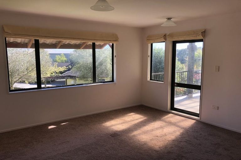 Photo of property in 32 Kilkenny Place, Fitzherbert, Palmerston North, 4410