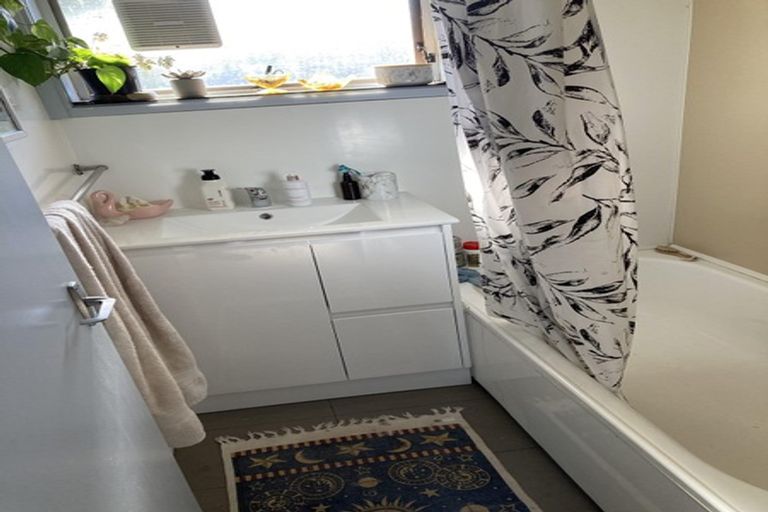 Photo of property in 2/1 Leigh Terrace, Bayview, Auckland, 0629