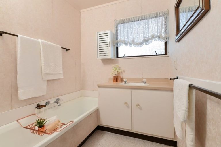 Photo of property in 28 Hamblyn Crescent, Nawton, Hamilton, 3200