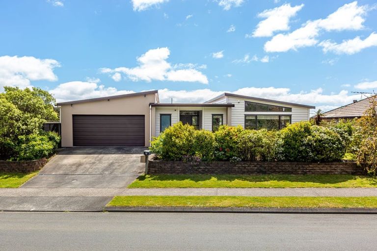 Photo of property in 98 Navigation Drive, Whitby, Porirua, 5024