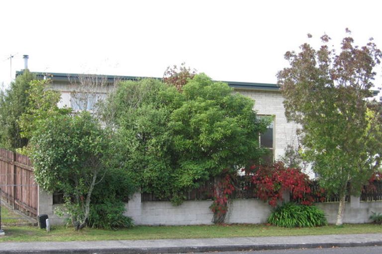 Photo of property in 24 Widmore Drive, Massey, Auckland, 0614