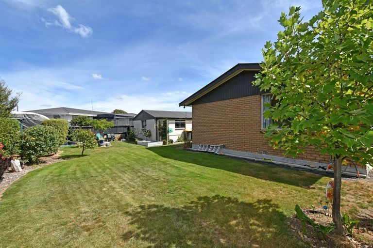 Photo of property in 16 Leonie Place, Aranui, Christchurch, 8061
