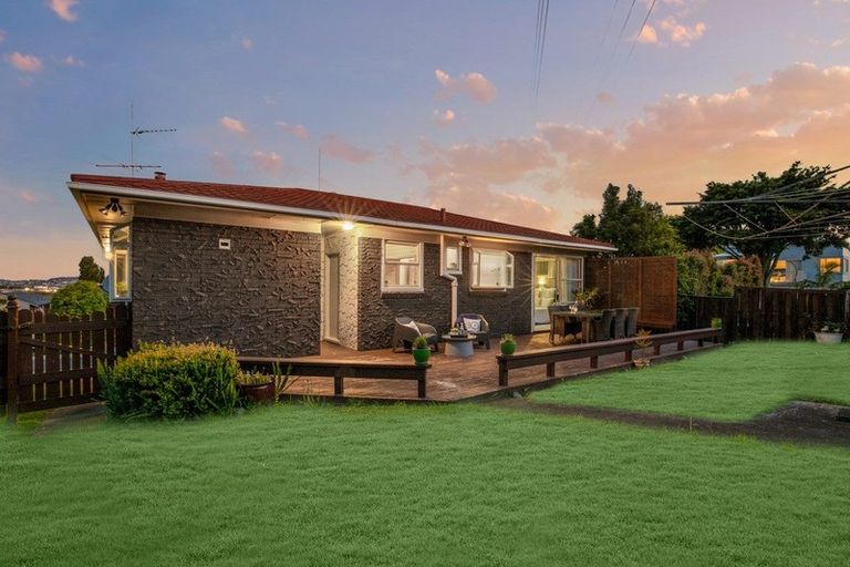 Photo of property in 4 Merville Avenue, Te Atatu South, Auckland, 0610