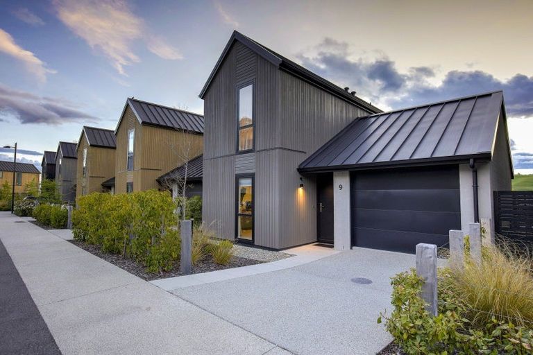 Photo of property in 9 Mcgibbon Lane, Jacks Point, 9371