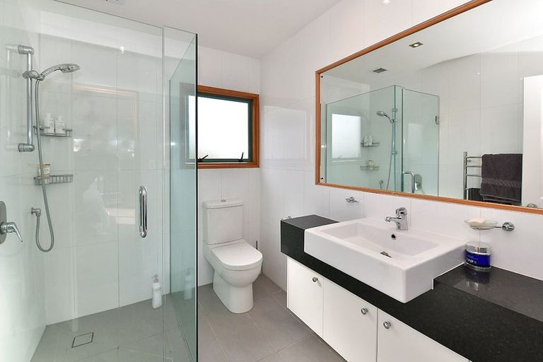 Photo of property in 21 Beach Road, Manly, Whangaparaoa, 0930