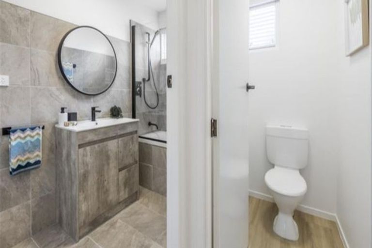 Photo of property in 4/24 Dawnhaven Drive, Te Atatu Peninsula, Auckland, 0610