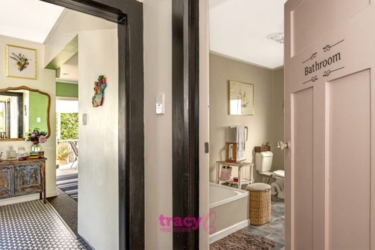 Photo of property in 290 Aberdeen Road, Gisborne, 4010