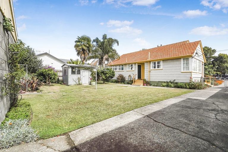 Photo of property in 1070 Heaphy Terrace, Fairfield, Hamilton, 3214