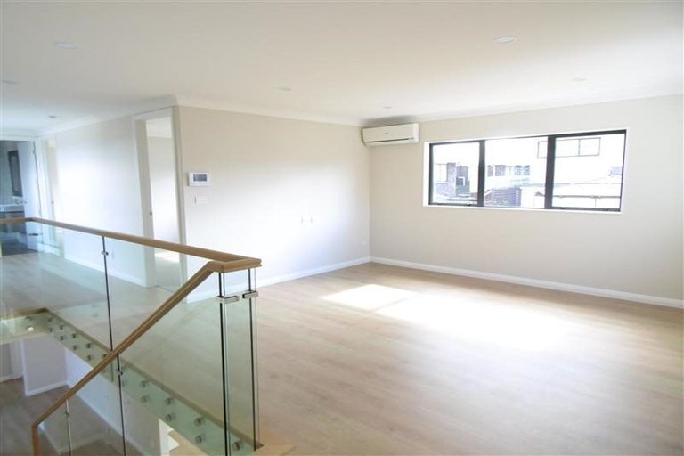 Photo of property in 39b Edgeworth Road, Glenfield, Auckland, 0629