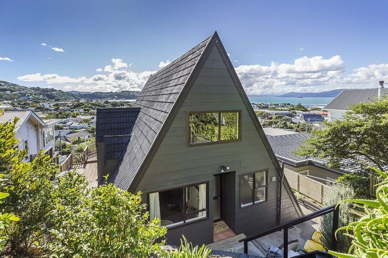 Photo of property in 49 Mantell Street, Seatoun, Wellington, 6022