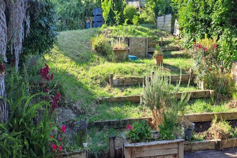 Photo of property in 2/21 Malters Place, Browns Bay, Auckland, 0630