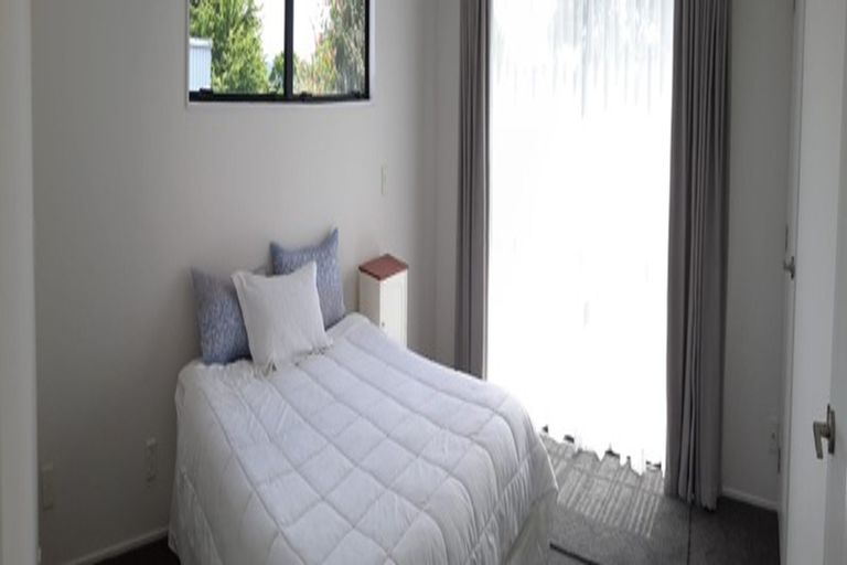 Photo of property in 26 Mayall Avenue, Beach Haven, Auckland, 0626