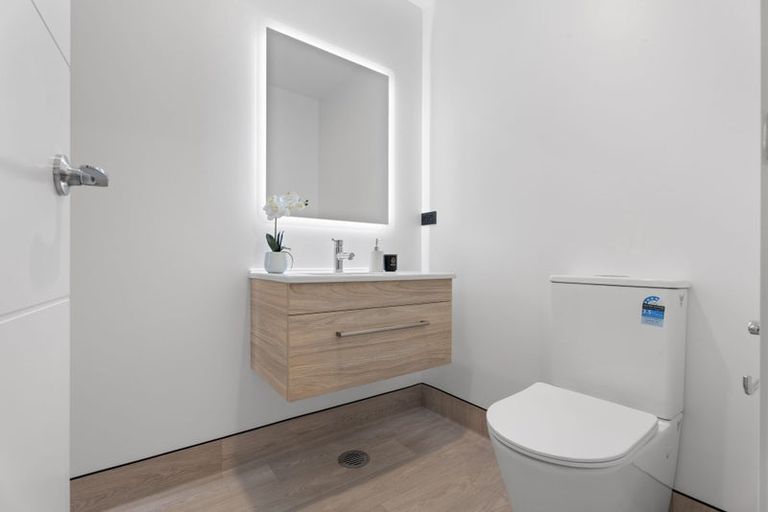 Photo of property in 2/5 Vesty Avenue, Hillcrest, Hamilton, 3216