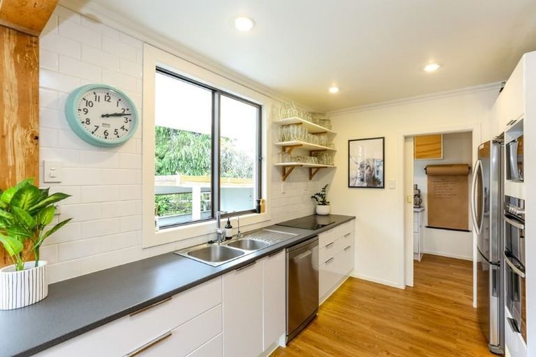 Photo of property in 525 Mangorei Road, Highlands Park, New Plymouth, 4312