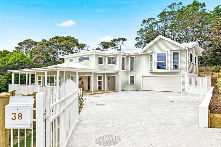 Photo of property in 38 Awanui Road, Red Beach, 0932