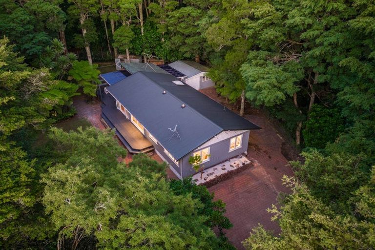 Photo of property in 11 Scenic Drive, Hillpark, Auckland, 2102