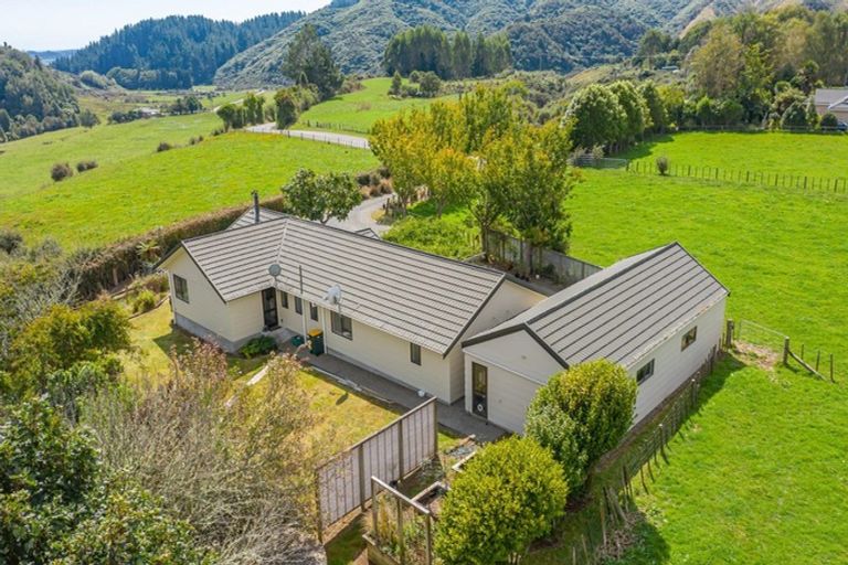 Photo of property in 242 Kuku East Road, Kuku, Levin, 5570