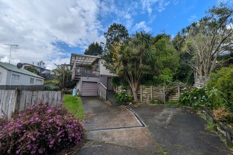 Photo of property in 32 Beaudine Avenue, Glenfield, Auckland, 0629