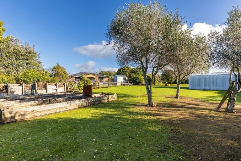 Photo of property in 395 Manutahi Road, Lepperton, New Plymouth, 4373