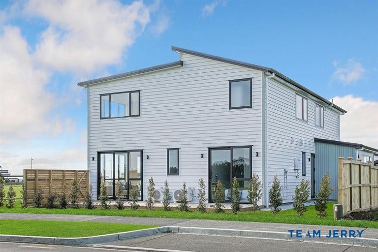 Photo of property in 1 Korowhiti Road, Clarks Beach, 2122