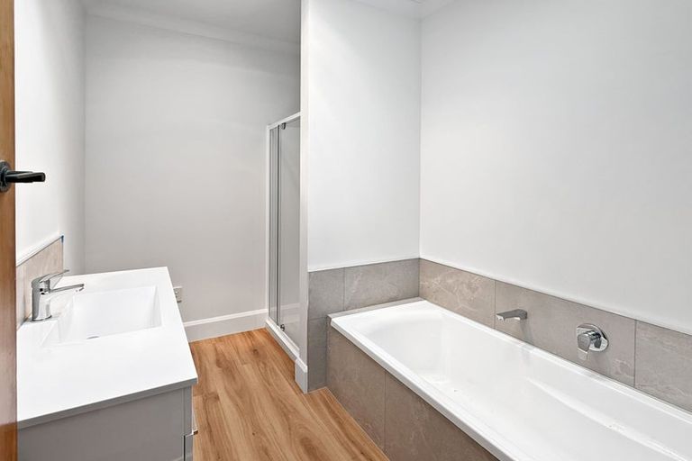 Photo of property in 24 Milverton Avenue, Hokowhitu, Palmerston North, 4410