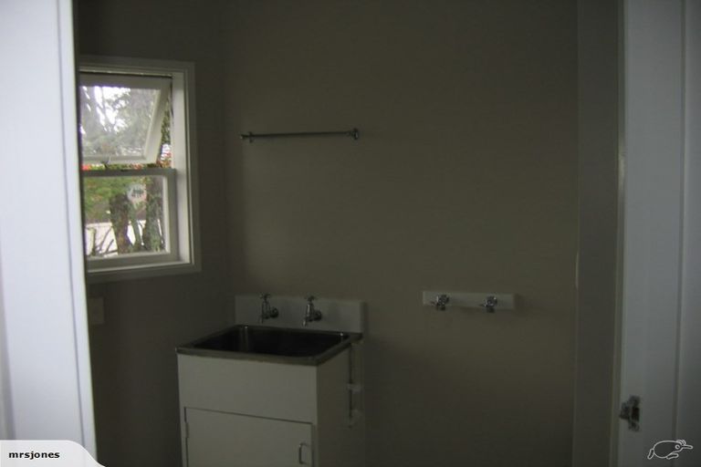 Photo of property in 65 Raleigh Road, Northcote, Auckland, 0627