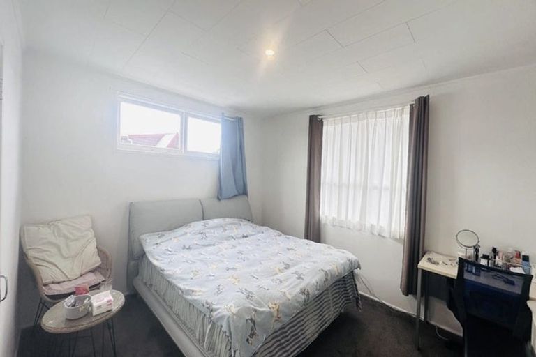 Photo of property in 1/3 De Thiery Place, Pakuranga Heights, Auckland, 2010