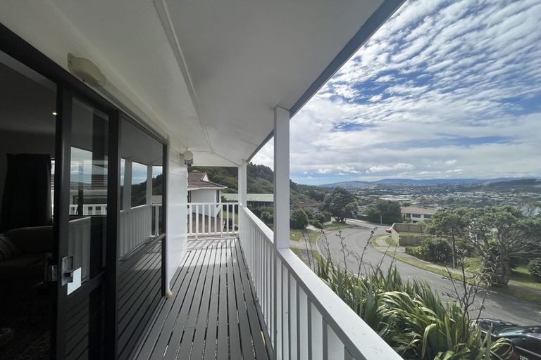 Photo of property in 18 Saint Aidans Way, Tawa, Wellington, 5028