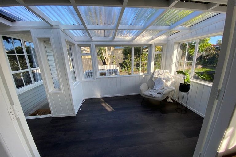 Photo of property in 7 Tiroroa Avenue, Te Atatu South, Auckland, 0610