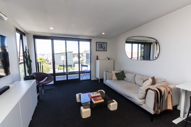 Photo of property in 15/20 Trent Street, Island Bay, Wellington, 6023