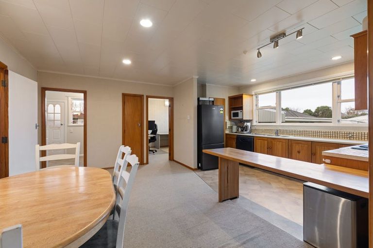 Photo of property in 4 Edwards Place, Terrace End, Palmerston North, 4410
