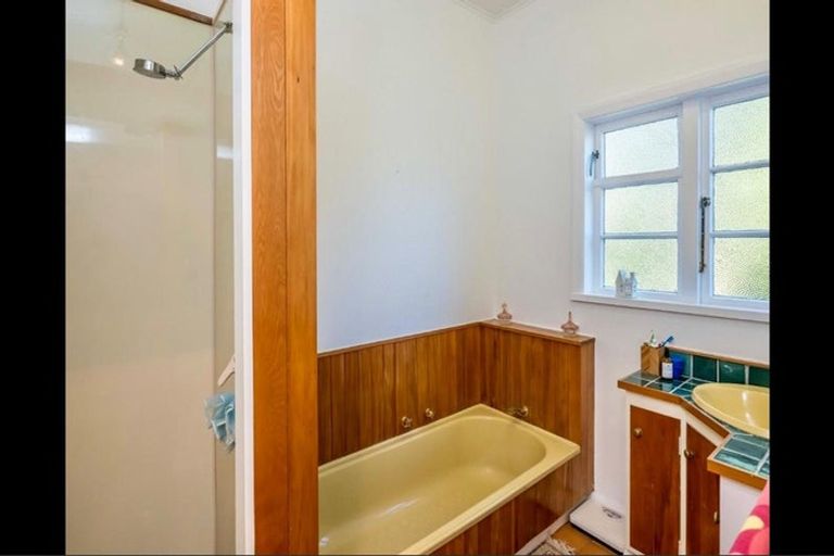 Photo of property in 6 Station Road, Khandallah, Wellington, 6035