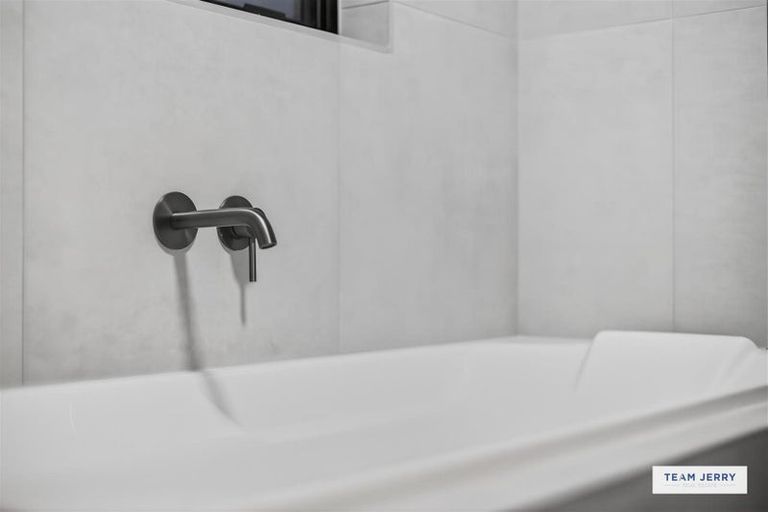 Photo of property in 27 Jandell Crescent, Bucklands Beach, Auckland, 2014