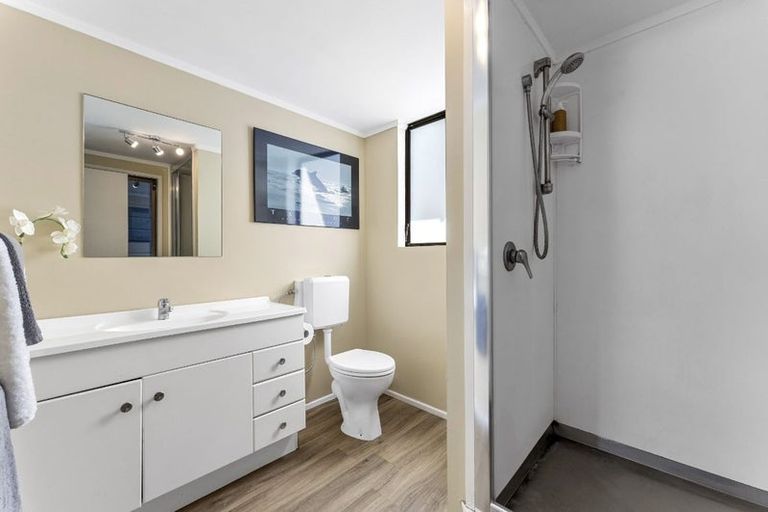 Photo of property in 37 Pigeon Mountain Road, Half Moon Bay, Auckland, 2012