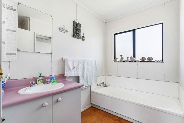 Photo of property in 86 Maplesden Drive, Clendon Park, Auckland, 2103