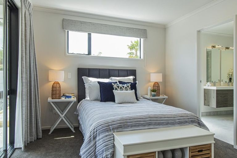 Photo of property in 11 Puroto Place, One Tree Point, 0118