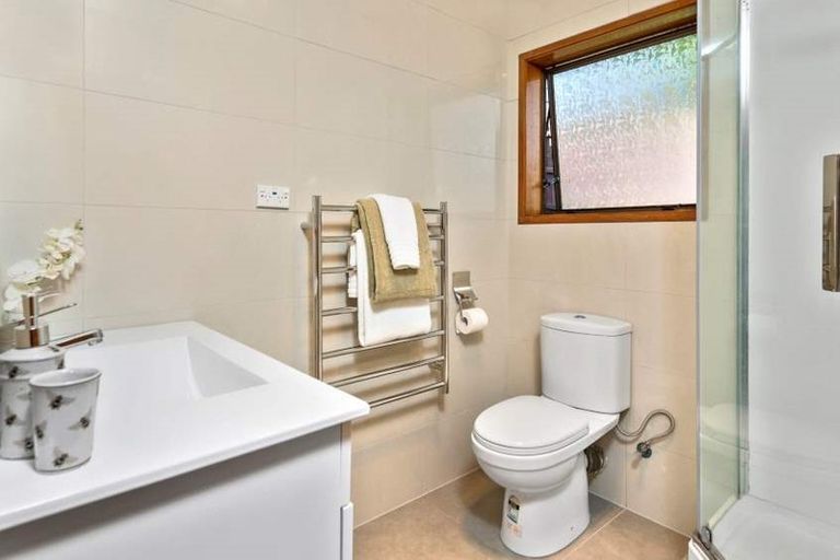 Photo of property in 17 Voltaire Court, Botany Downs, Auckland, 2010