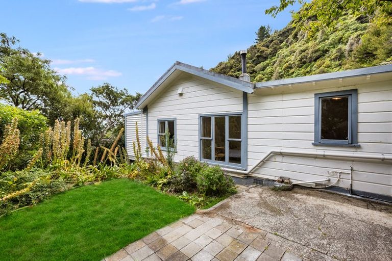 Photo of property in 49 Rona Street, Eastbourne, Lower Hutt, 5013