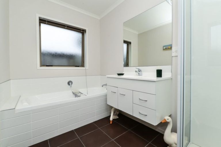 Photo of property in 53 Farringdon Avenue, Rototuna North, Hamilton, 3210