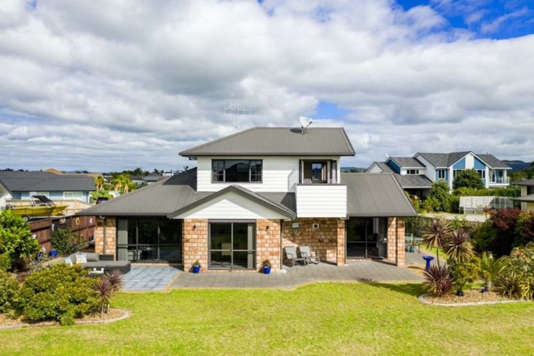 Photo of property in 12 Ngatiti Place, One Tree Point, 0118