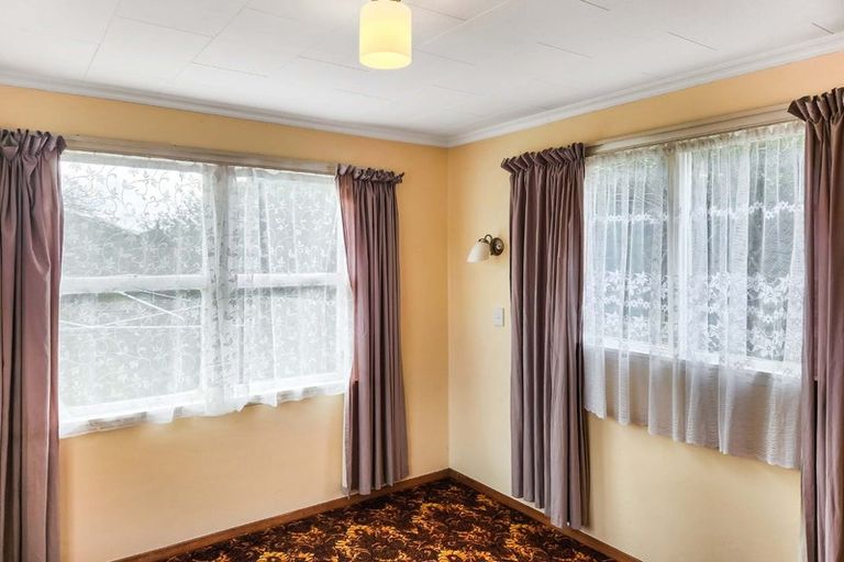 Photo of property in 13 Hawthorn Crescent, Stokes Valley, Lower Hutt, 5019