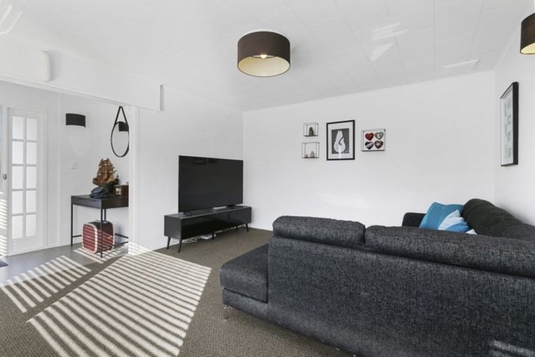 Photo of property in 279 Wellington Road, Wainuiomata, Lower Hutt, 5014