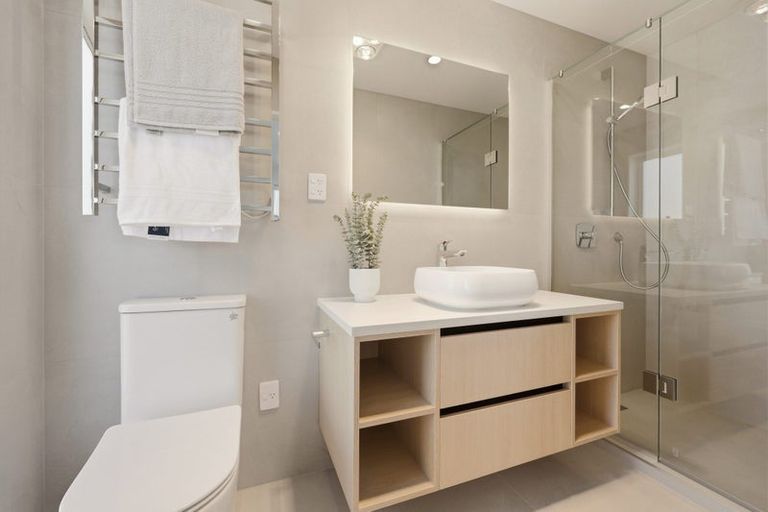 Photo of property in 33 Sorrel Crescent, Bucklands Beach, Auckland, 2012